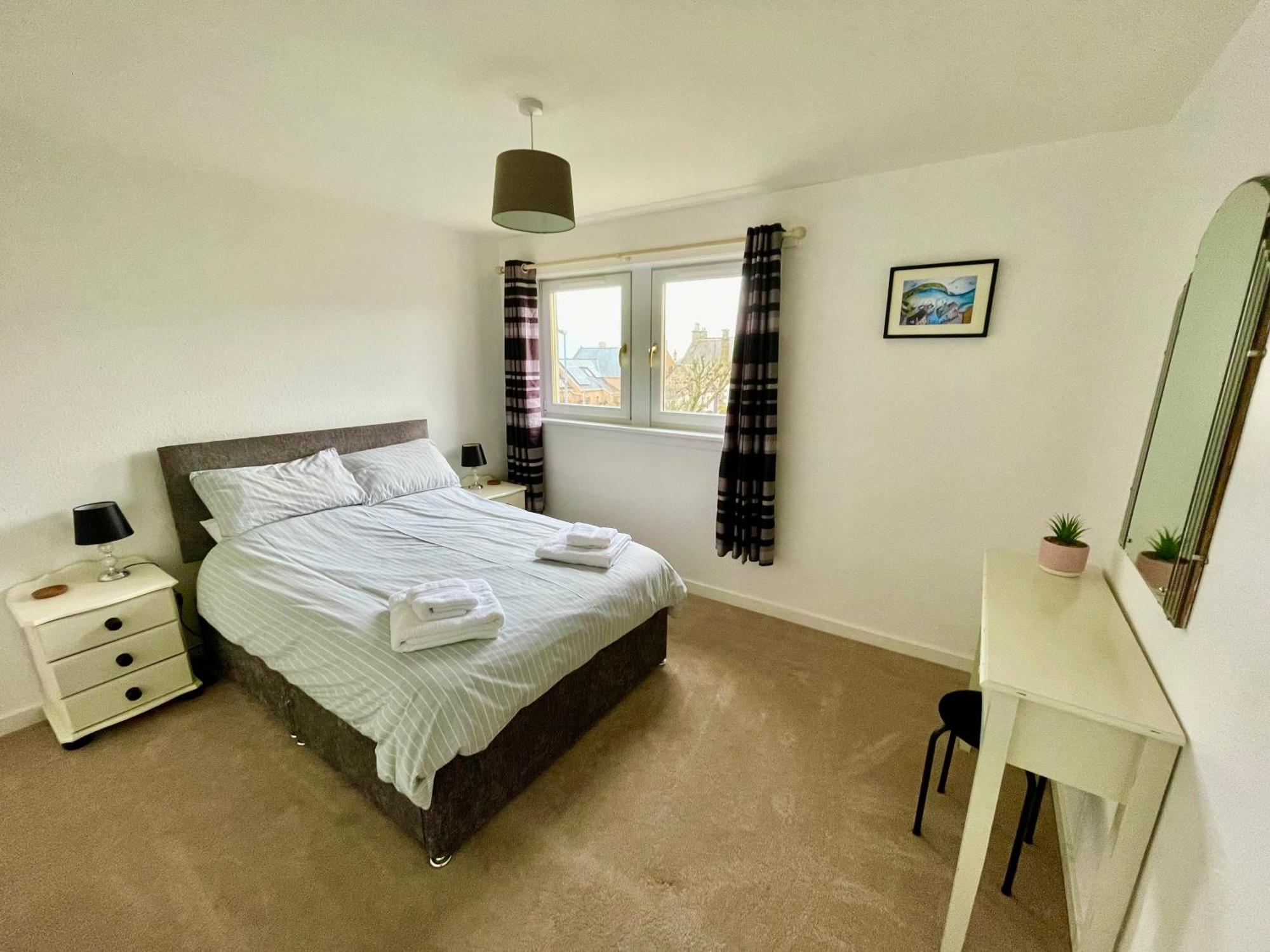 Spacious 2 Bedroom Home In Picturesque Cullen Esterno foto